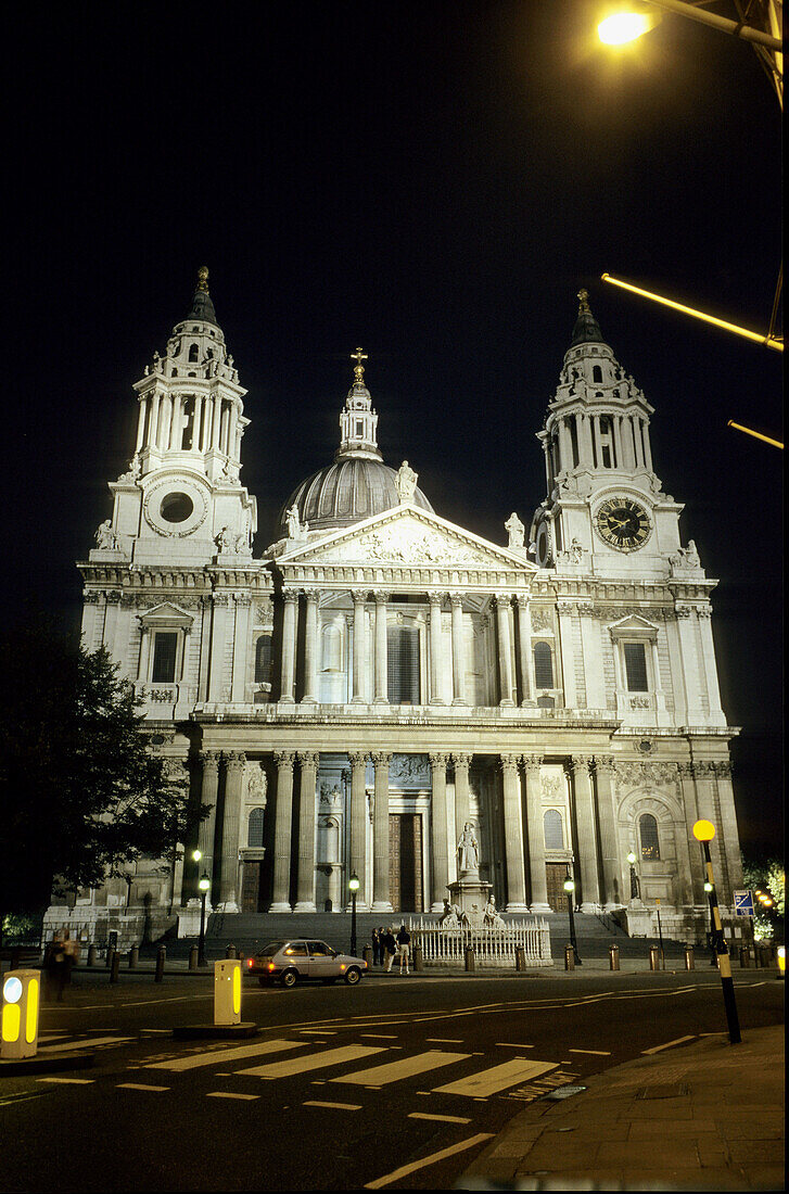 Saint Pauls Cathedral at night. London. England