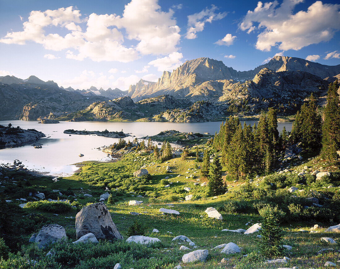 Fremont Peak and Island Lake. Bridger Wilderness. Wind River Range. Wyoming. USA.