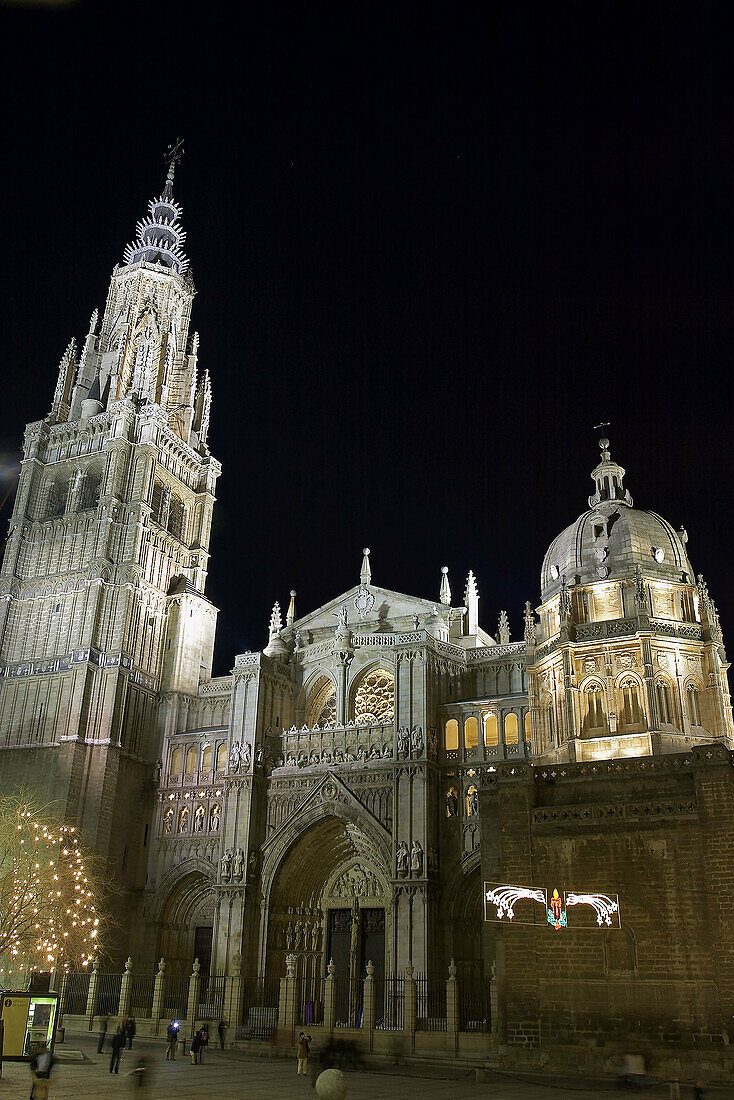 Gothic cathedral built 13-15th century at Plaza del Consistorio. Toledo. Spain