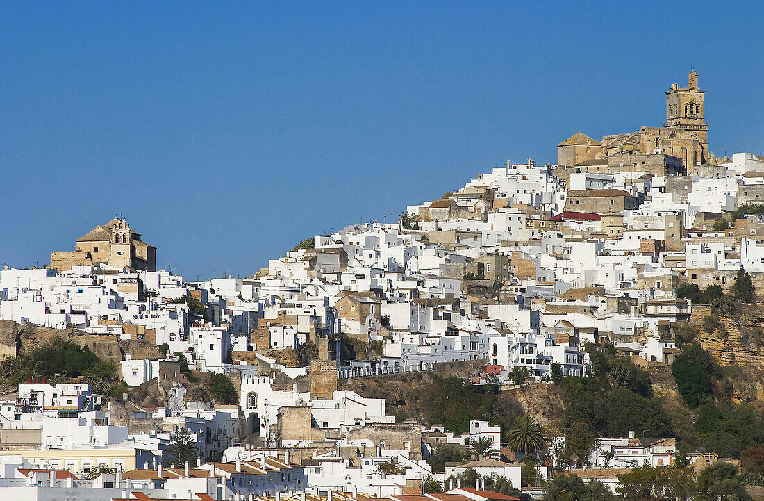 Arcos de la Frontera: church of San Agustín (16th century) -left-, church of San Pedro (18th century) -right-. Cádiz province, Andalusia, Spain