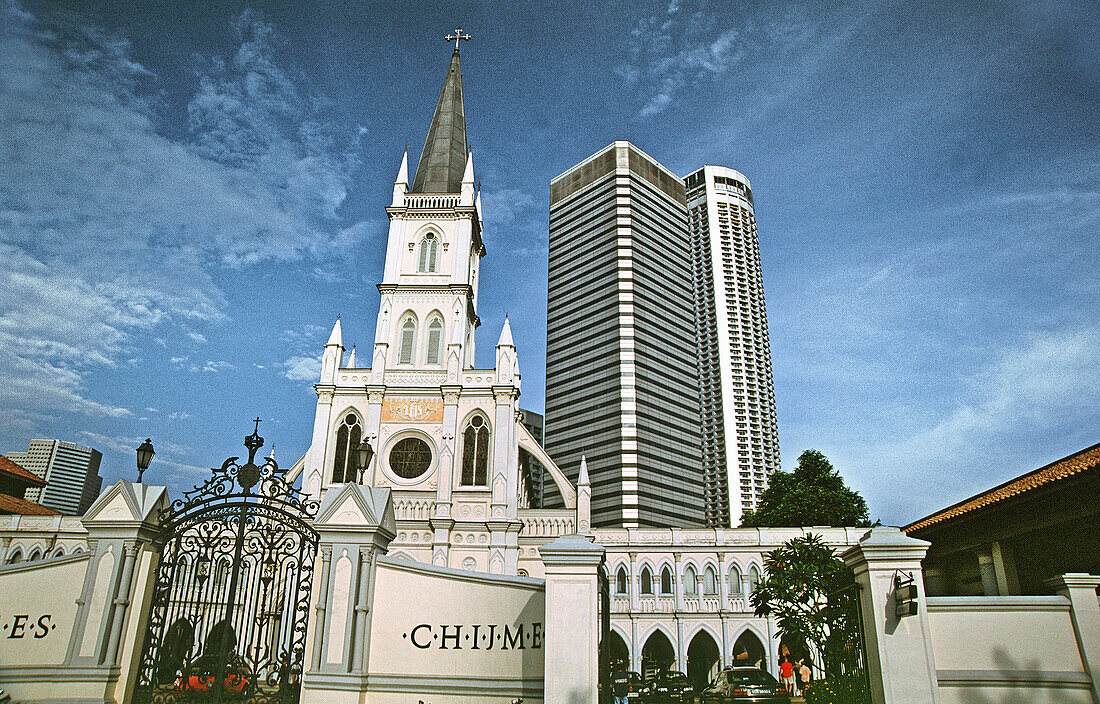 Chijmes, chapel of the Convent of the Holy Infant Jesus (CHIJ) built in 1903, houses art galleries, boutiques and restaurants. Singapore