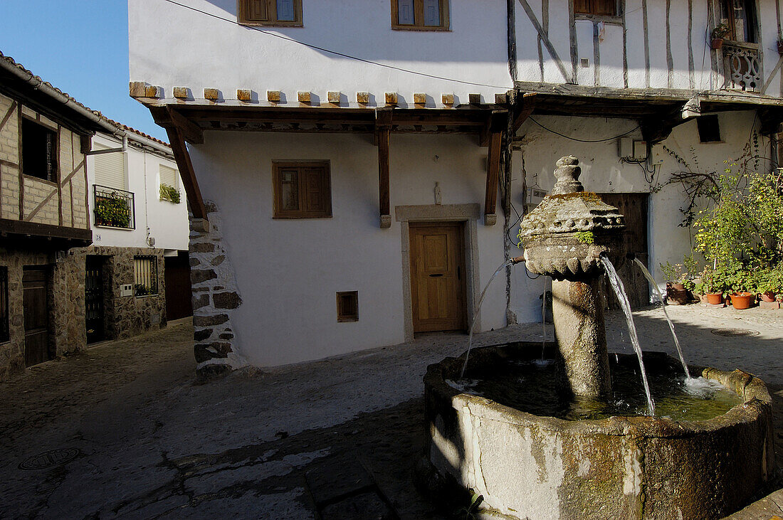 Fountain in square, Cuacos de Yuste. Cáceres province, Extremadura, Spain