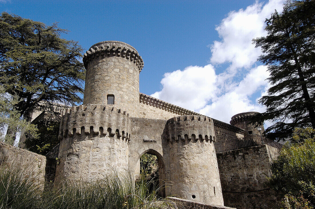 Parador Nacional (state-run hotel), old castle dating from 15th c., former residence of King Charles V, Jarandilla de la Vera. Cáceres province, Extremadura. Spain
