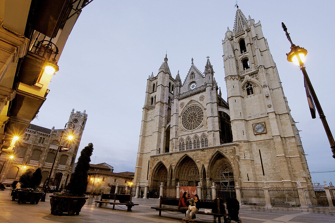 Gothic Cathedral of Santa Maria de la Regla at night, León. Castilla-León, Spain