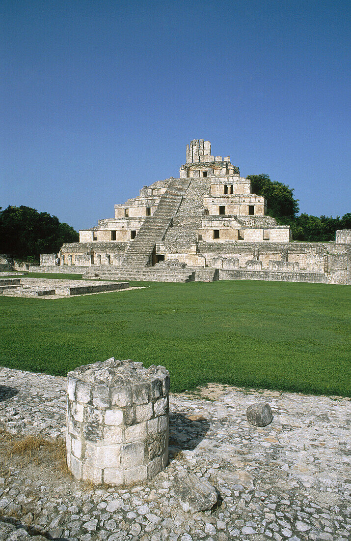 Ancient, Archaeology, Architecture, Color, Colour, Column, Columns, Daytime, Exterior, Historic, Historical, History, Incomplete, Nobody, Outdoor, Outdoors, Outside, Past, Pyramid, Pyramids, Remains, Ruins, Temple, Temples, Travel, Travels, Vertical, Worl