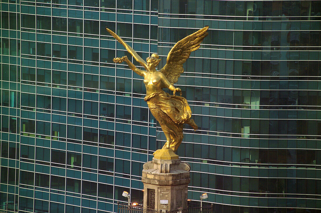 Angel statue, Independence Monument in Avenida de la Reforma, Mexico City. Mexico D.F., Mexico