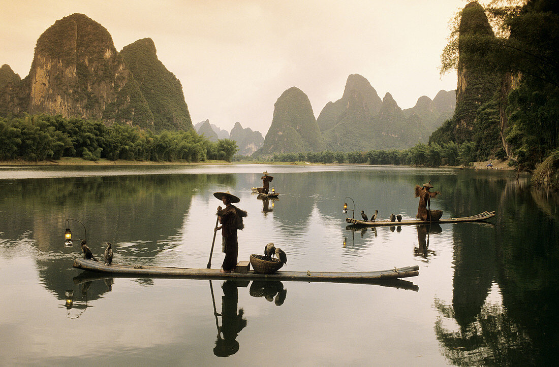 Fisher scenario. Xingping Li river. China.