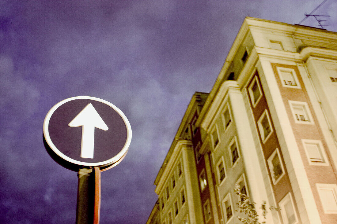Ahead only, Arrow, Arrows, Building, Buildings, Cities, City, Color, Colour, Concept, Concepts, Daytime, Direction, Exterior, Obligation, Obligations, Outdoor, Outdoors, Outside, Road sign, Road Signs, Street, Streets, Traffic sign, Traffic signs, Transpo