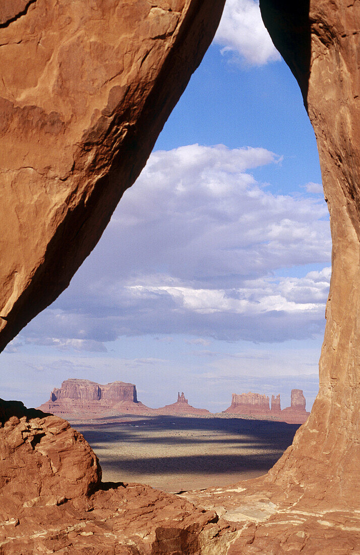 View of Monument Valley Navajo Tribal Park from Rock Door Mesa. Utah/Arizona, USA