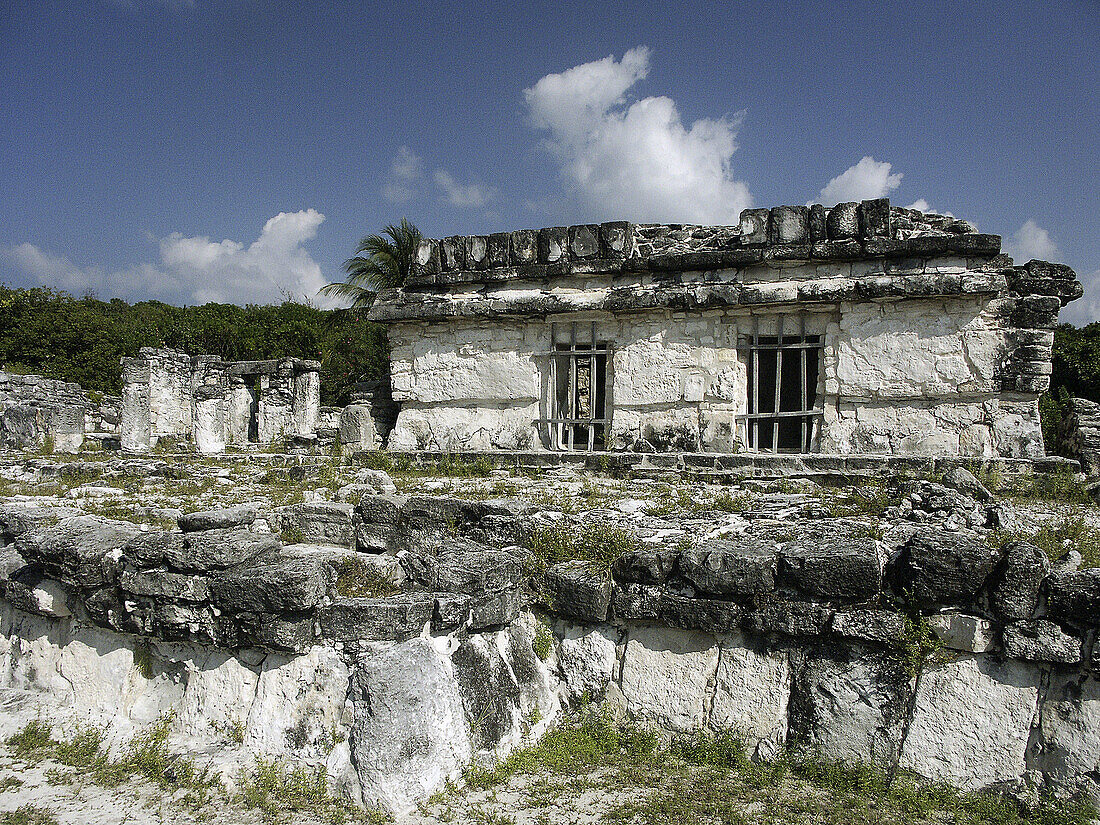 Ruinas del Rey (Ruins of the King) Maya archeological site (postclassic period, 1250-1521) near Cancún. Yucatán, Mexico