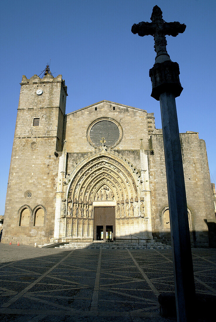 Church, Castelló dEmpúries. Alt Empordà, Girona province. Catalonia, Spain