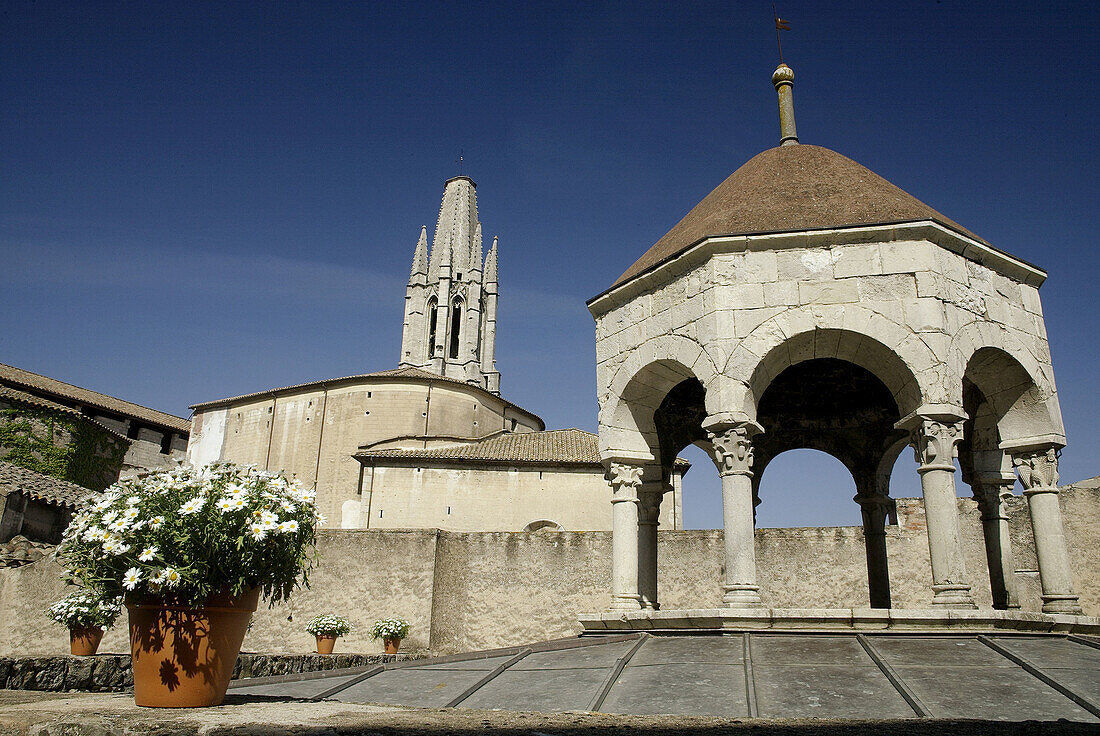 Dome of the old Arab baths built in the 12th century with the church of Sant Feliu belfry in background. Girona. Catalonia, Spain