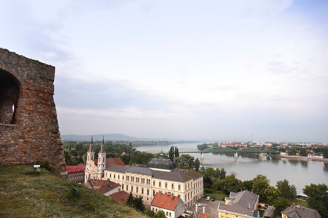 Blick über Esztergom und den Fluss Danube, Esztergom, Ungarn