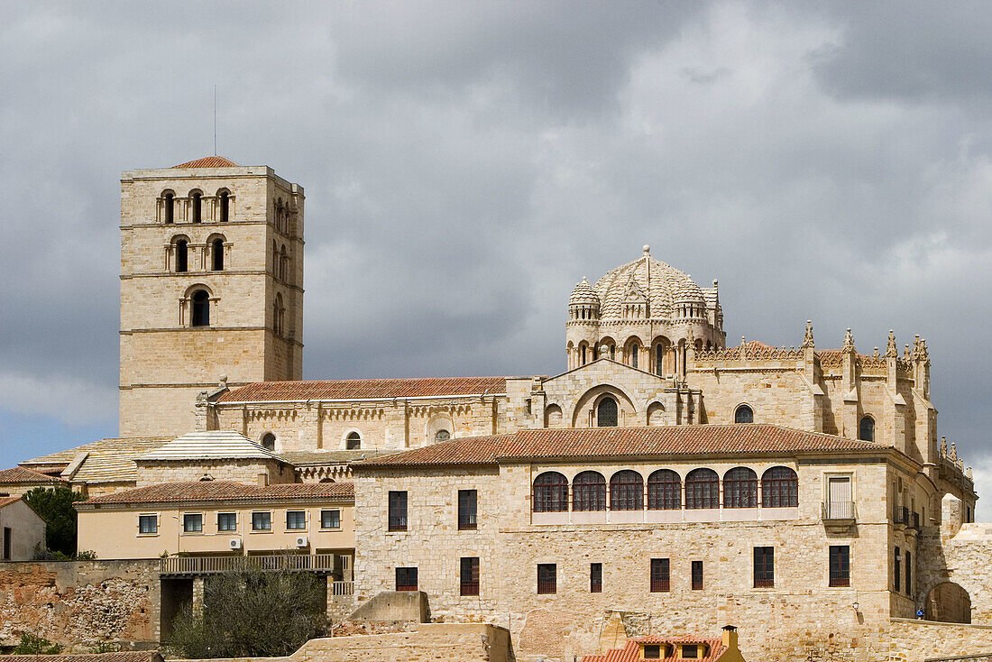 Romanesque cathedral, Zamora. Castilla-León, Spain