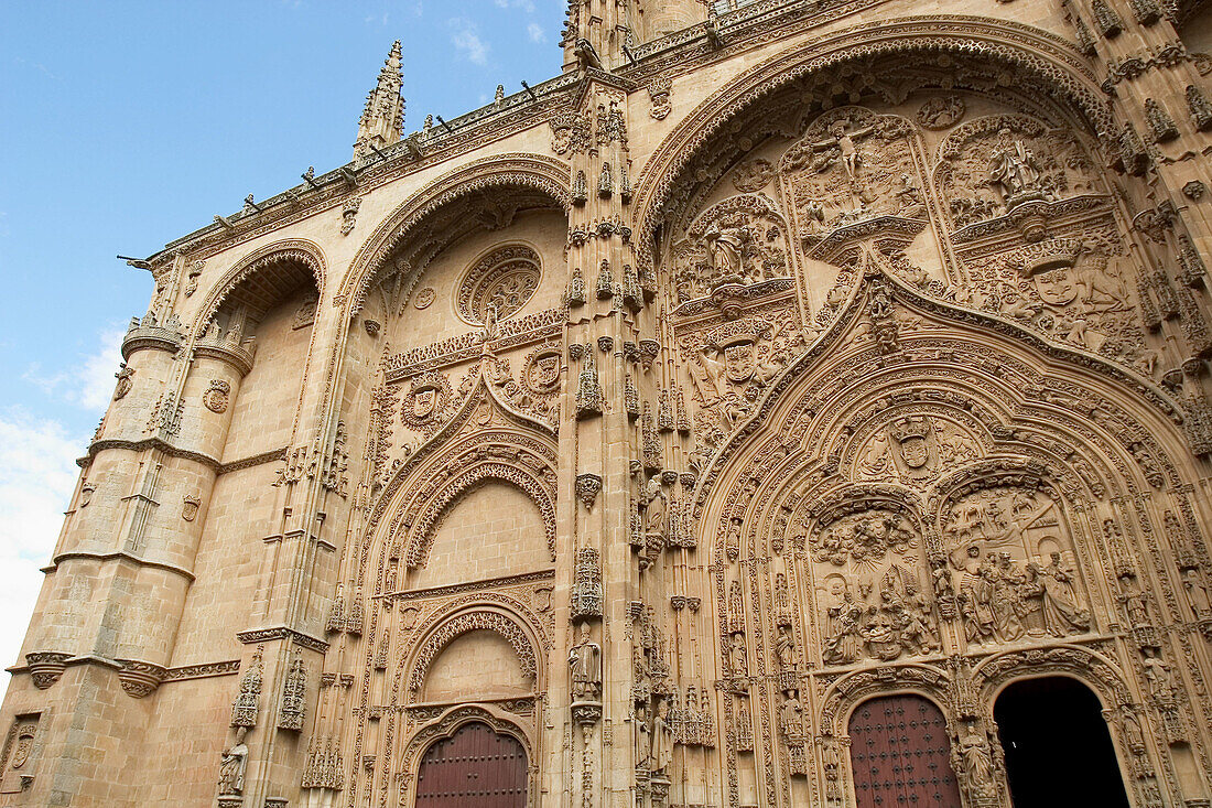 Main front of Gothic cathedral, Salamanca. Castilla-León, Spain
