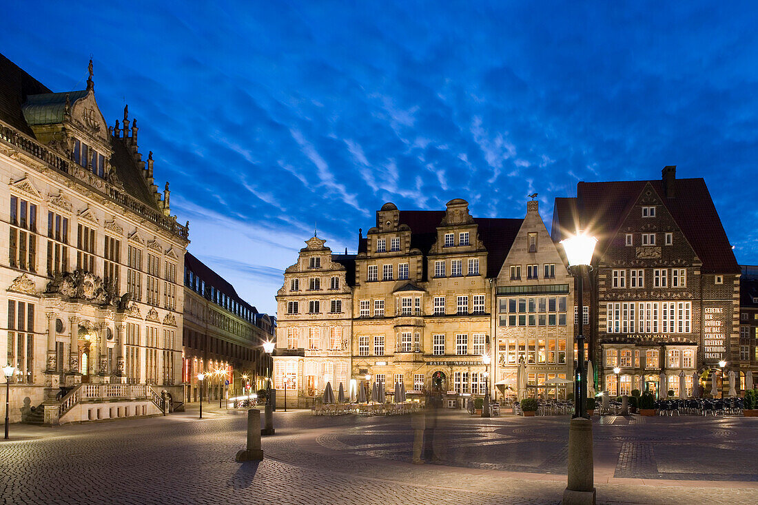 Bürgerhäuser am Marktplatz bei Nacht, Bremen, Deutschland