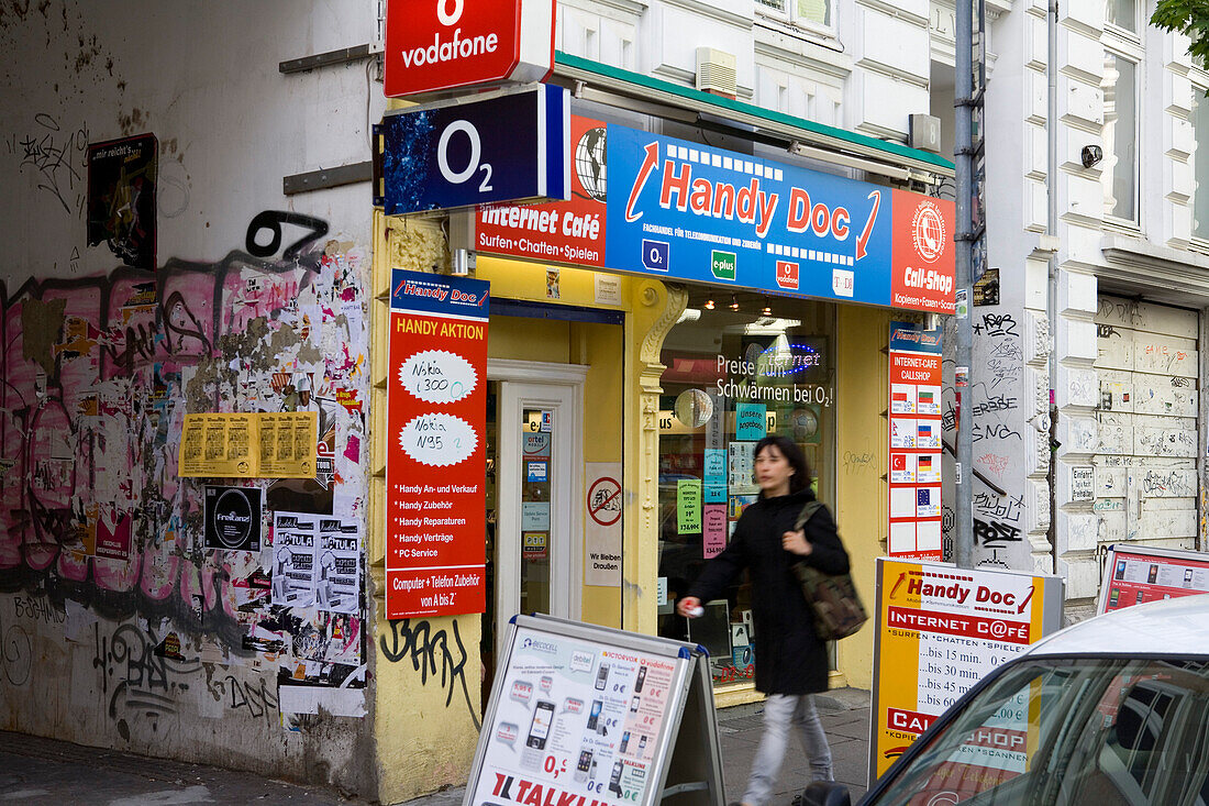 Geschäft mit Graffiti und Werbung, Susannenstrasse im Schanzenviertel, Hansestadt Hamburg, Deutschland, Europa