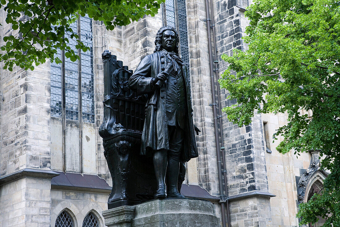 Denkmal von Johann Sebastian Bach vor der Thomaskirche, Leipzig, Sachsen, Deutschland, Europa