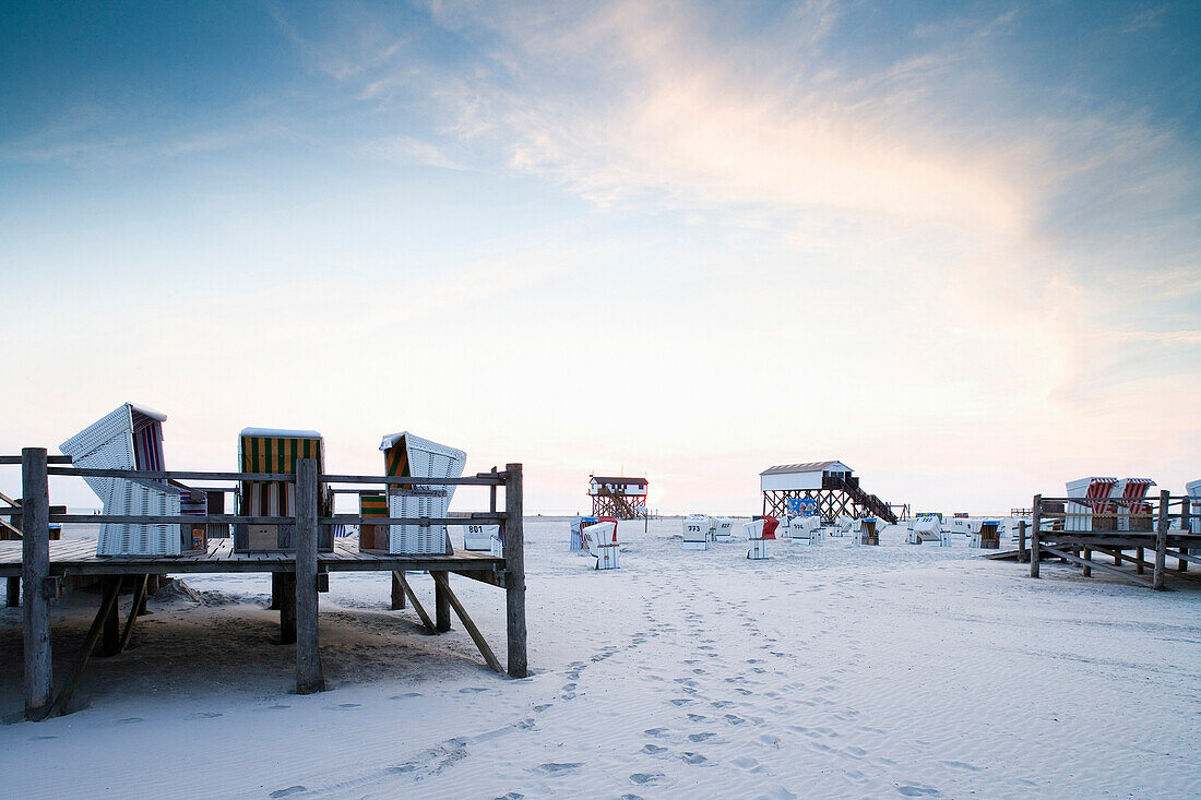 Strandkörbe am Strand, St. Peter-Ording, Schleswig-Holstein, Deutschland