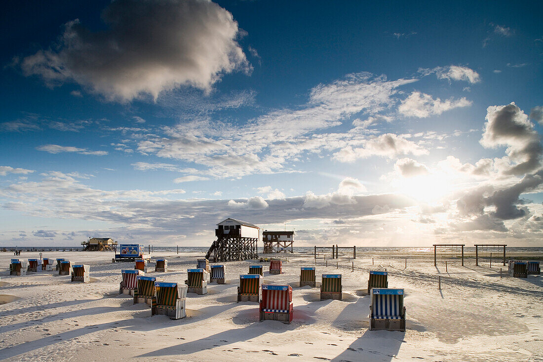 Strandkörbe am Strand, St. Peter-Ording, Schleswig-Holstein, Deutschland