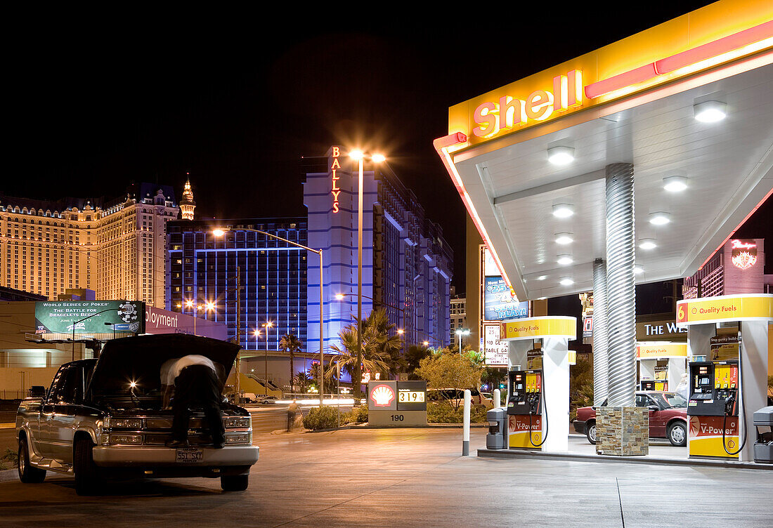 Hinterhof mit Tankstelle, Las Vegas Casinos, Las Vegas, Nevada, Vereinigte Staaten von Amerika