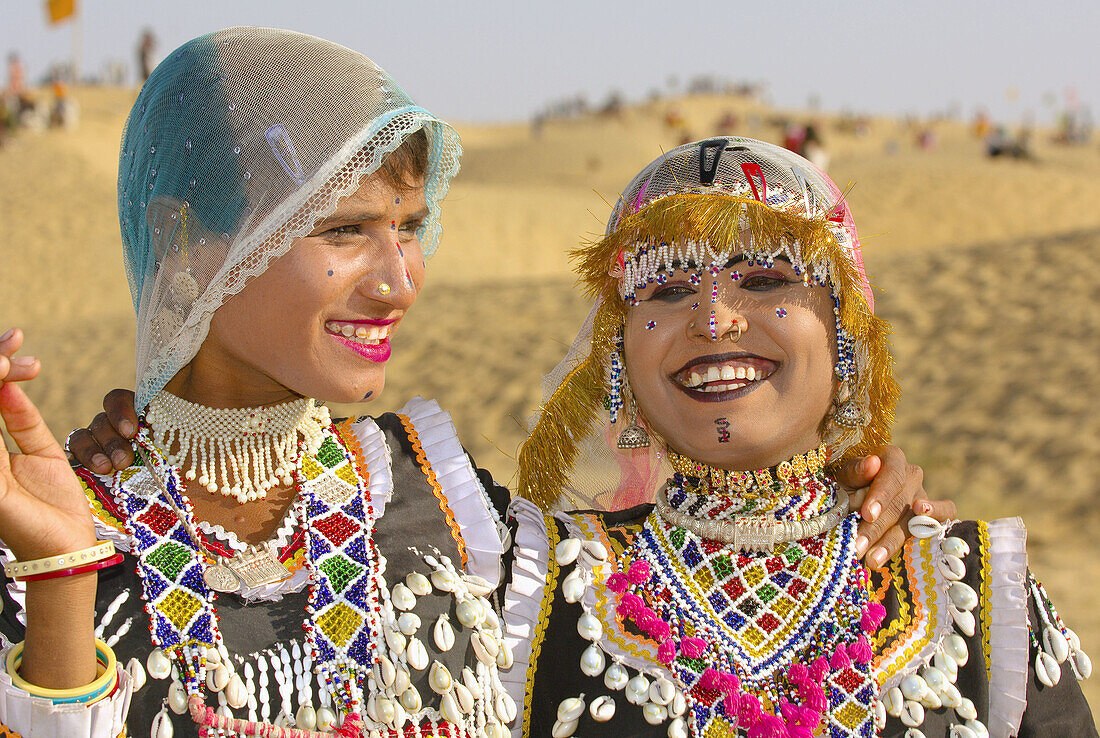 Rajasthani women in traditional desert costume, Sam Sand Dunes, Thar Desert, near Jaisalmer, Rajasthan, India