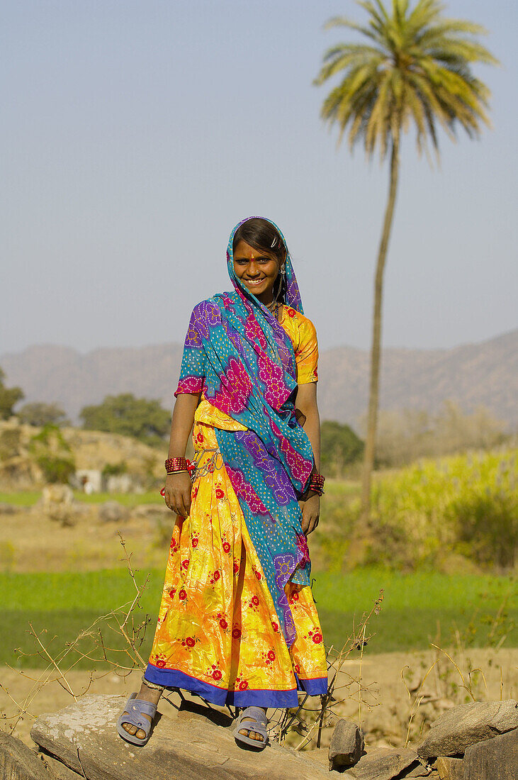 Women in colorful saris along the road from Ranakpur to Udaipur, Rajasthan, India