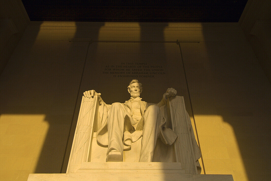 Statue of Abraham Lincoln, Lincoln Memorial, Washington, District of Columbia, USA