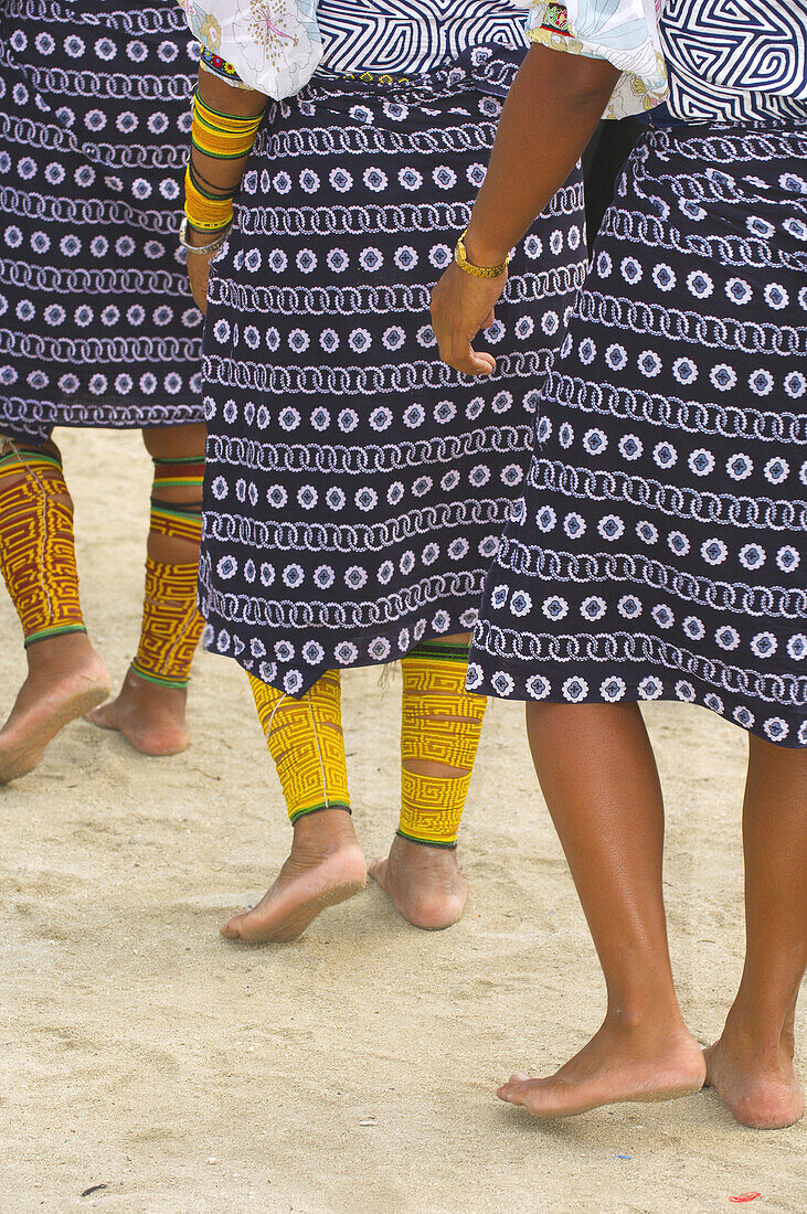 Womens native costumes with Mola embrodery blouses, skirts, bracelets and anklets, Kuna Indian cultural performance, Wichub Wala Island, San Blas Islands (Kuna Yala), Caribbean Sea, Panama