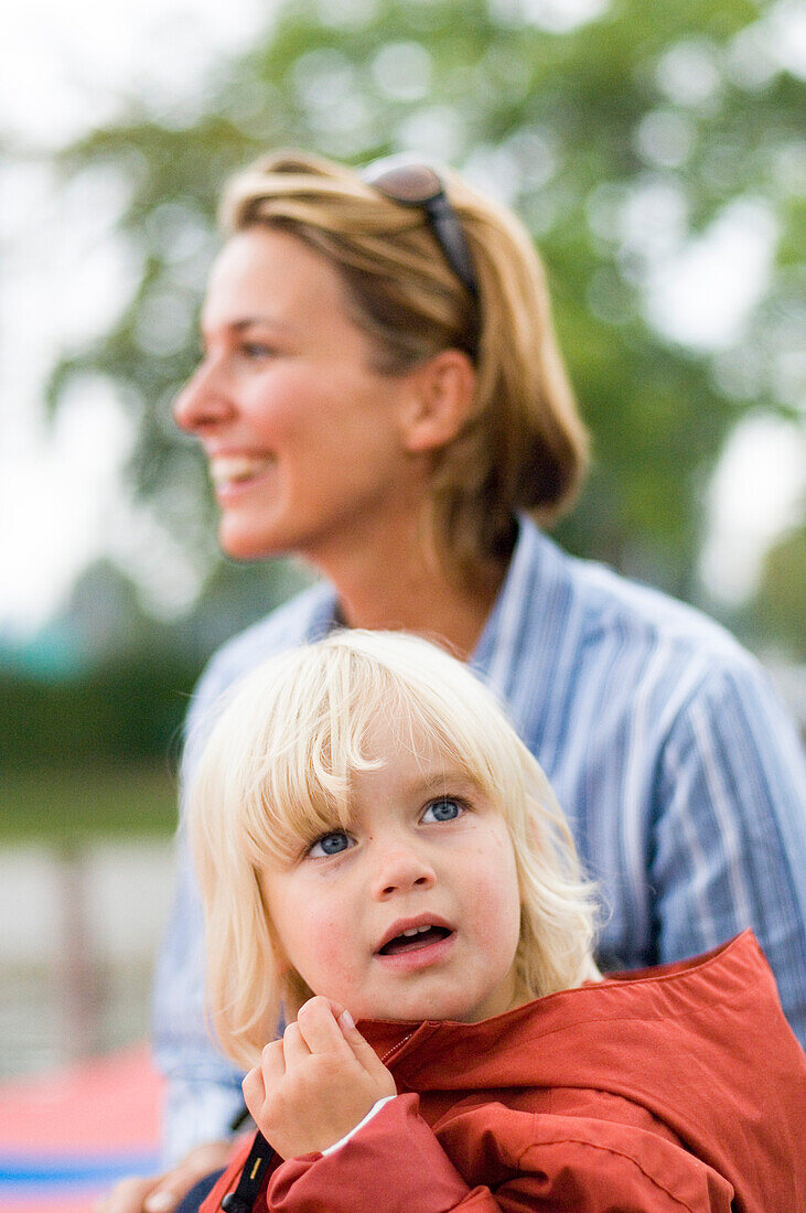 Mutter und Tochter, Nahaufnahme, Bayern, Deutschland