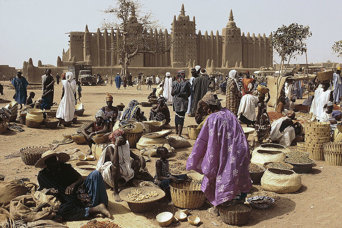 Weekly market. Djenee. Mali