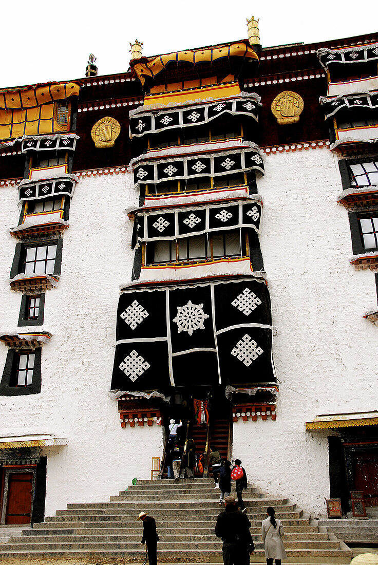 Giant fortress in the red mountain (Marpo ri), Potala palace (Budala gong) is the most famous monument in Tibet. Open to the public since the Dalai lama left for exile, it is the symbol of Tibet nation.