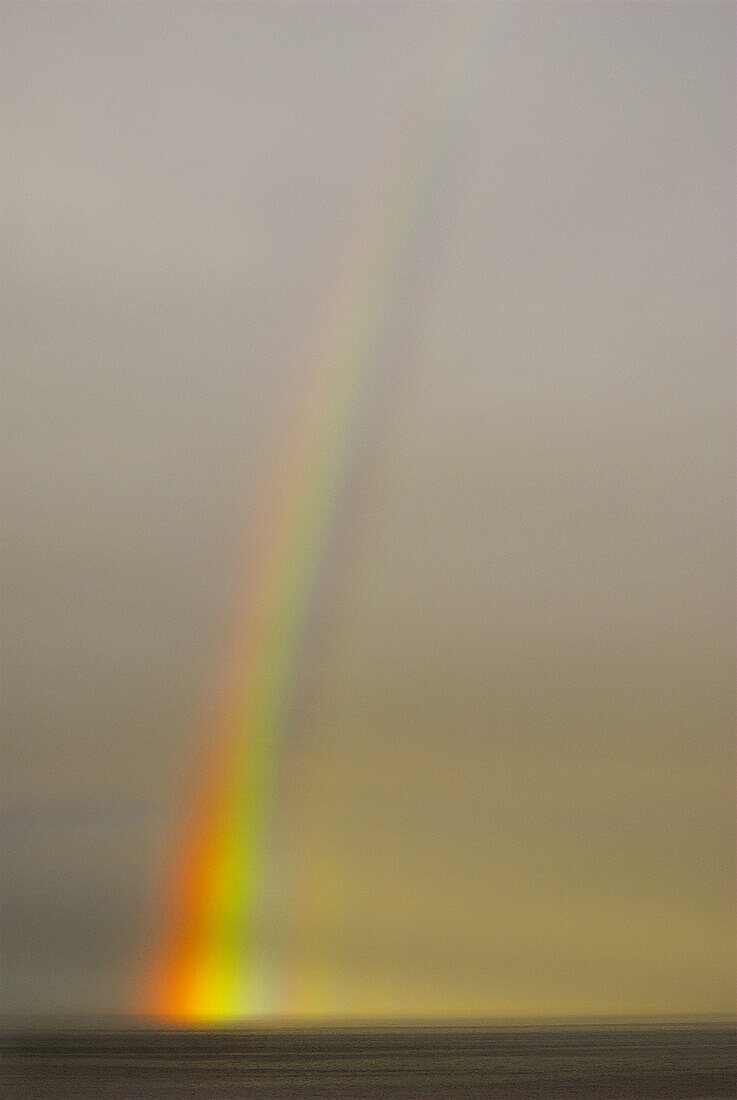 Rainbow on the sea. Vadso, Noruega.