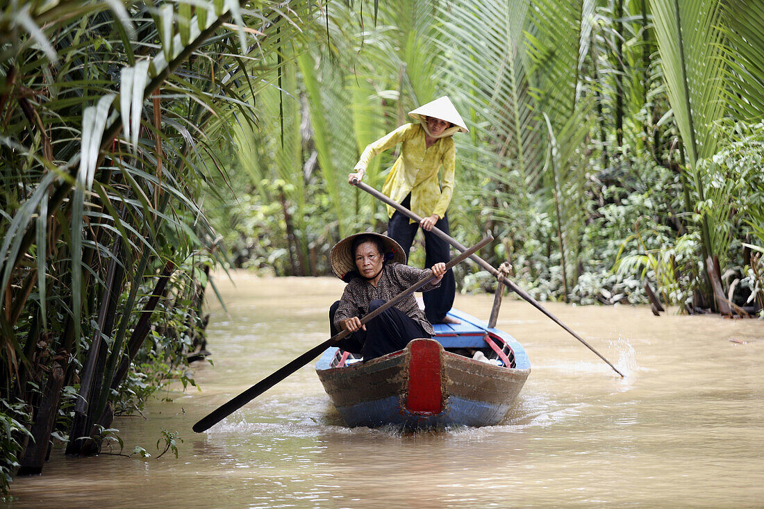 Women rowing. Mekong River, Mekong Delta, My Duc. Vietnam.