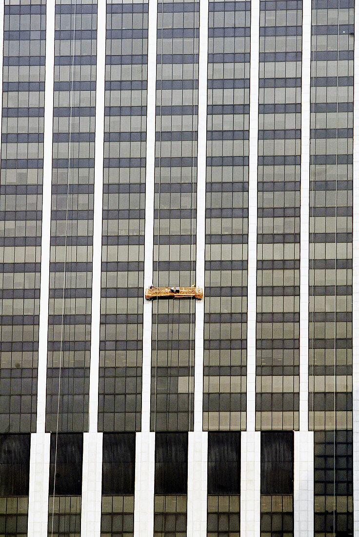 Window washers on skyscaper, Manhattan, NYC. USA