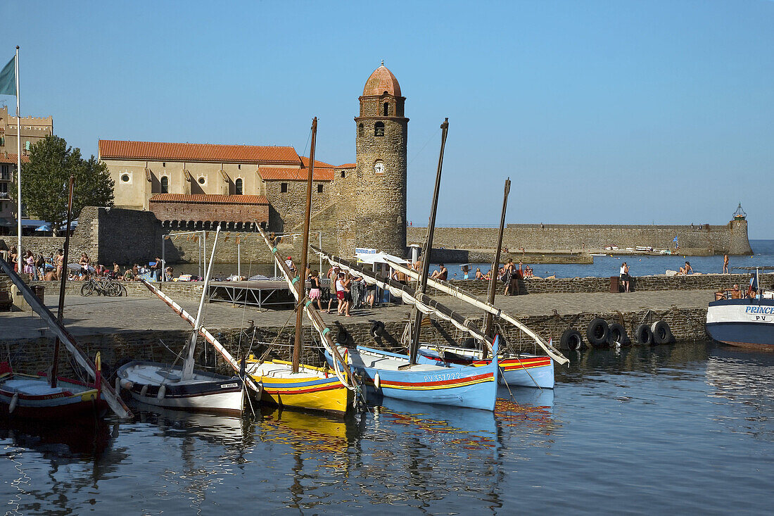 Port and church. Collioure. Côte Vermeille. Languedoc-Roussillon. France