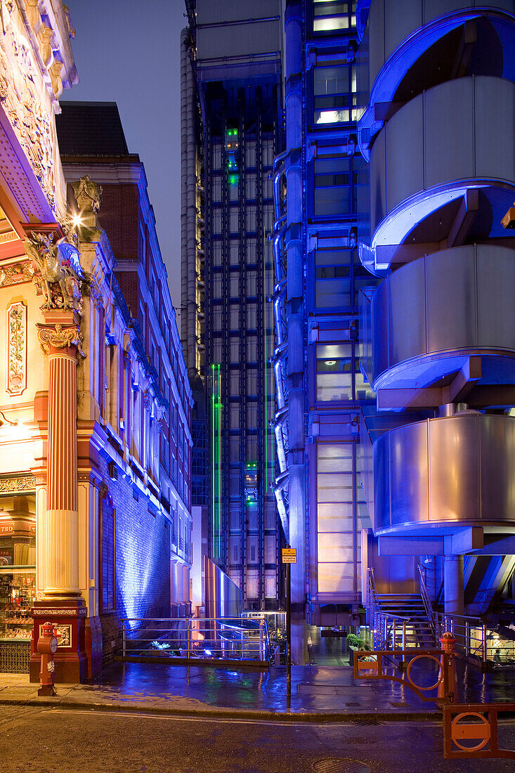 Lloyd`s of London with Leadenhall Market, The building was errected from 1978 -1986 by english architect Richard Rogers, London, England, Europe