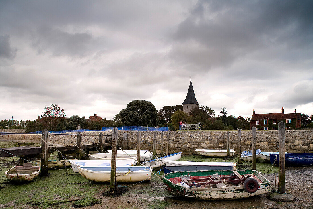 Blick auf Bosham bei Ebbe, kleines Dorf, West Sussex, England, Europa