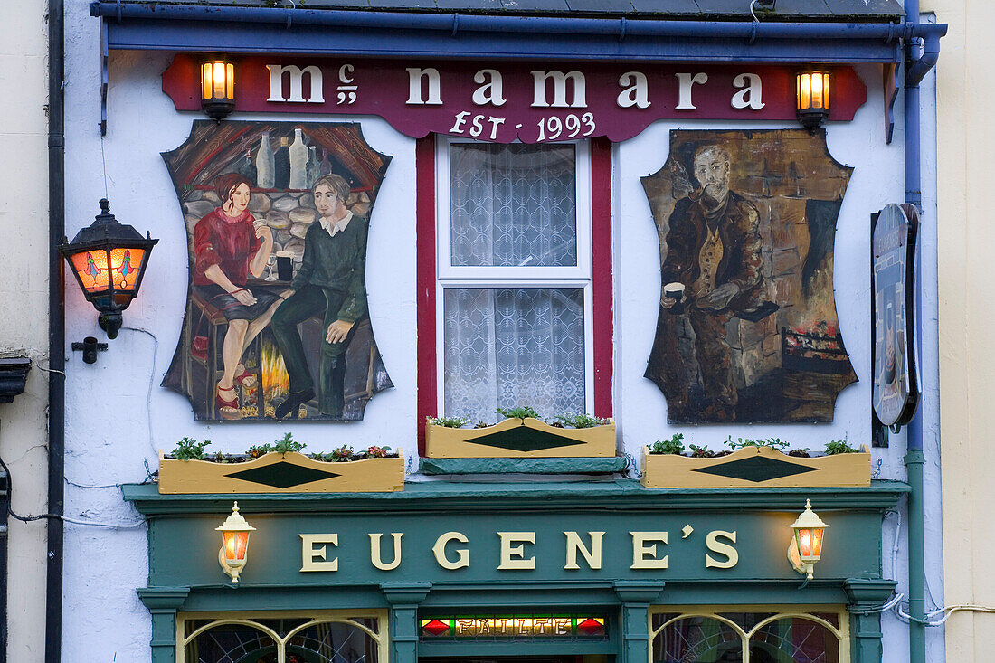 Pub in Ennistimon with mural paintings, Eugenes, Ennistimon, County Clare, Ireland, Europe