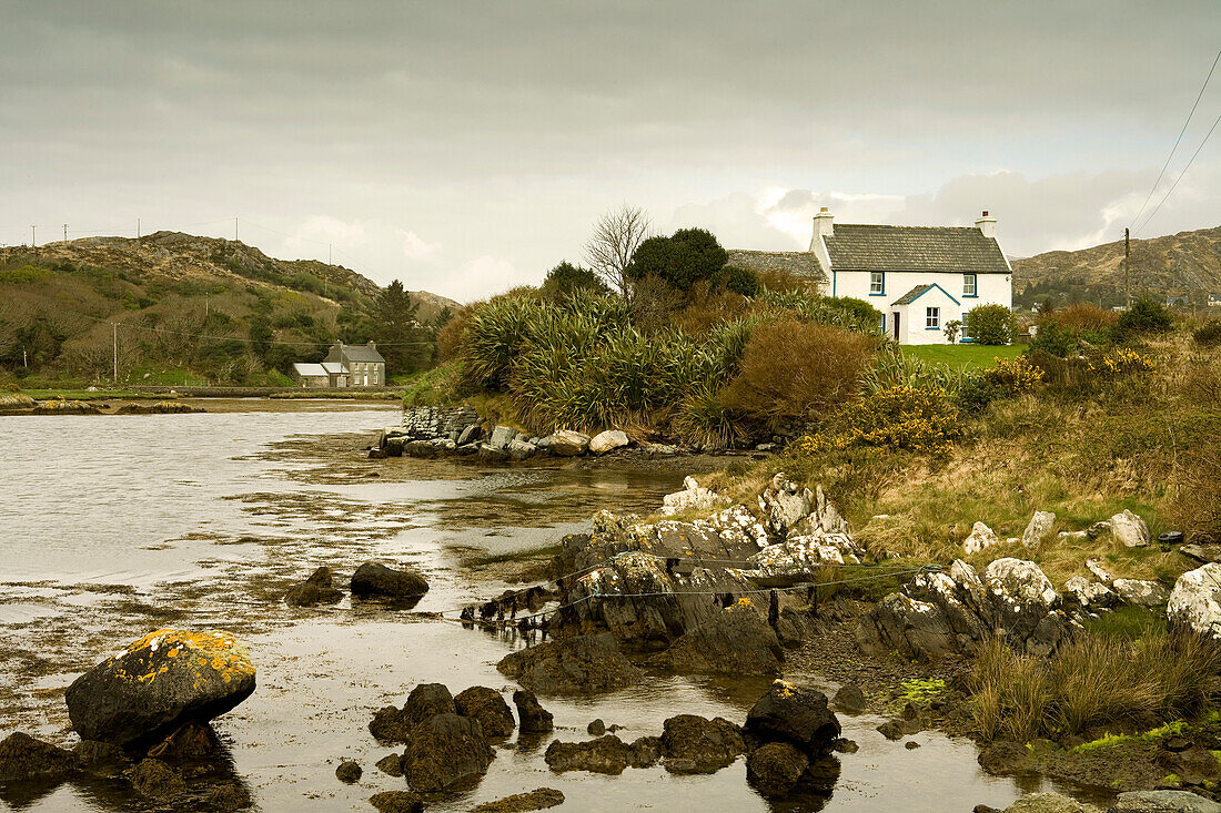 Cottage in der Coulagh Bay, County Kerry, Irland, Europa