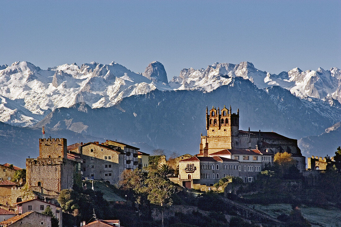 San Vicente de la Barquera, Picos de Europa and Naranjo de Bulmes view from Playa del Tostadero. Cantabria. Spain.