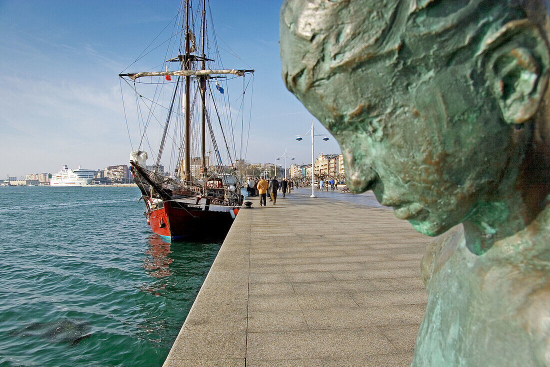 Los Raqueros statues at Muelle de Calderón, Santander. Cantabria, Spain