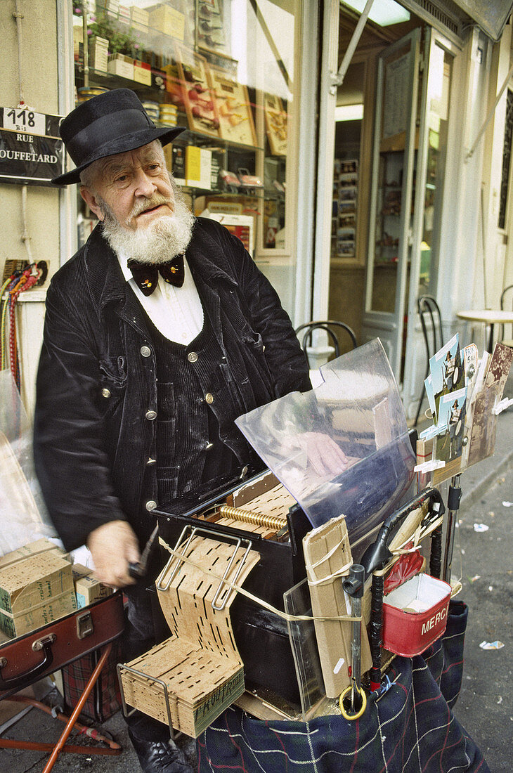 Marché Mouffetard, street musician, St. Germain, Paris. France