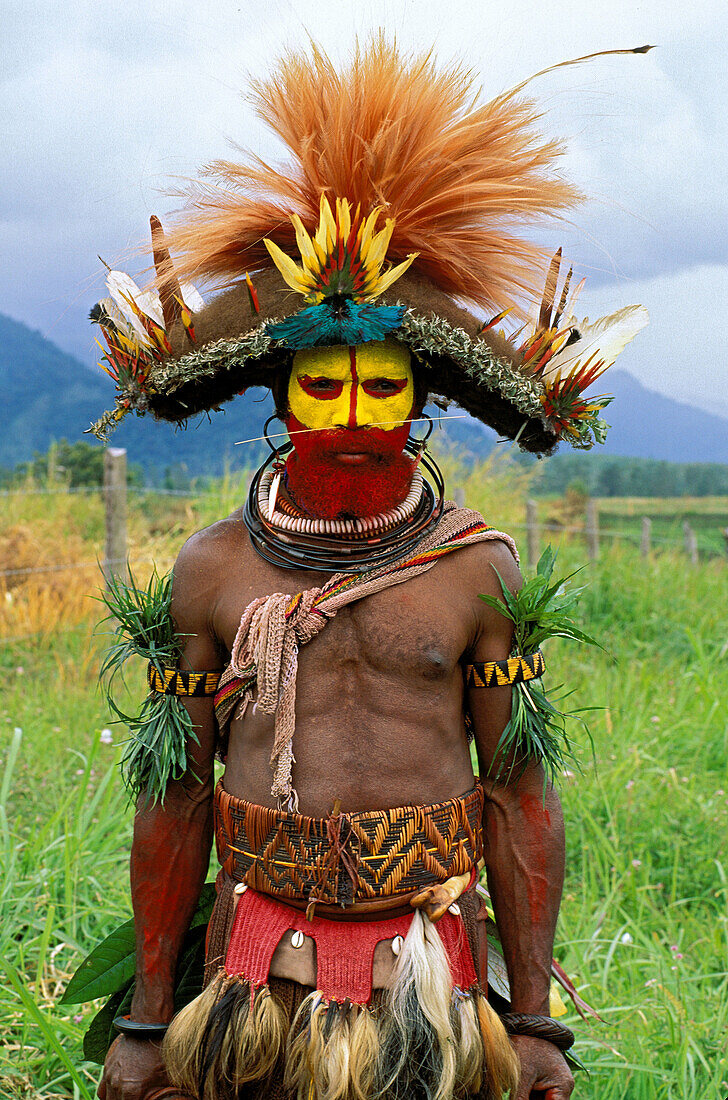 Huli Wigman preparing for sing-sing.Papua New Guinea