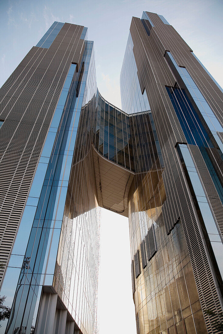 Torre Mare Nostrum, head office of Gas Natural (Spanish gas company), by Enric Miralles and Benedetta Tagliabue, Barcelona. Catalonia, Spain