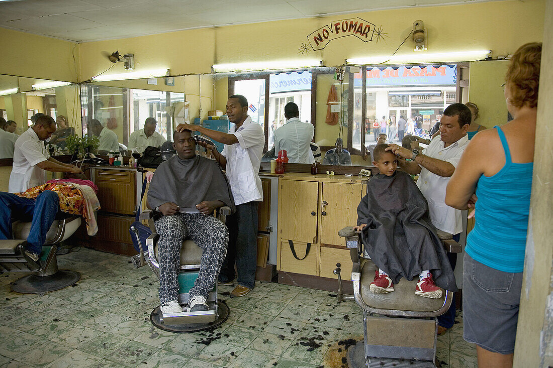 Hairdressers in the city centre. Santiago de Cuba, Cuba