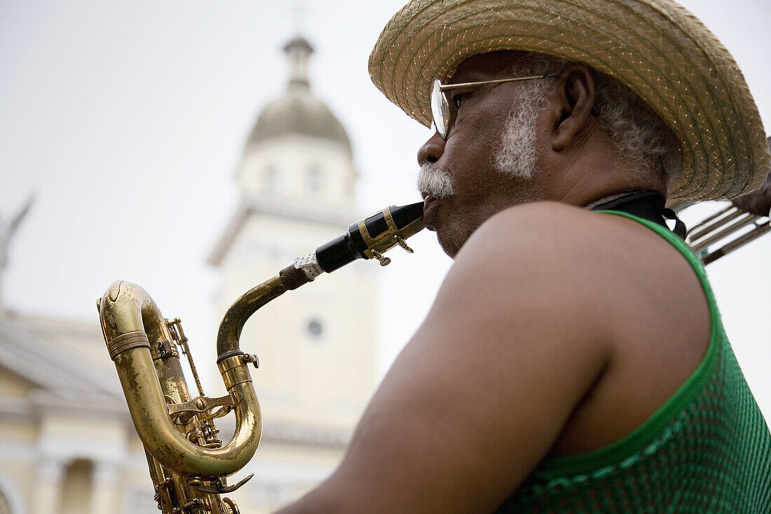 Musician in Parque Céspedes with Nuestra Señora de la Asunción cathedral in the back. Santiago de Cuba. Cuba.