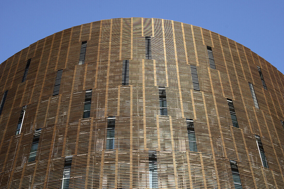 Biomedical research building by Manel Brullet and Albert Pineda, Barcelona. Catalonia, Spain