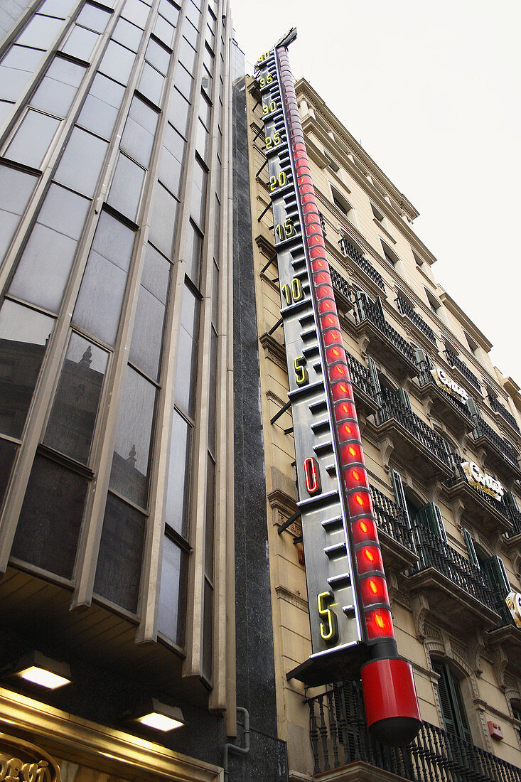 Giant thermometer, Av. Portal de lÀngel, Barcelona, Spain