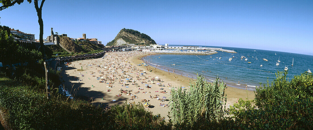 Aussen, Baskenland, Bay of Biscay, Draussen, Europa, Euskadi, Euskal Herria, Farbe, Ferien, Ferienmacher, Getaria, Gipuzkoa, Guetaria, Guipuzcoa, Küste, Landschaft, Landschaften, Meer, Mensch, Menschen, Schwimmer, Sommer, Sommerlich, Sonnenbad, Sonnenbade